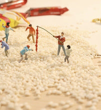 Load image into Gallery viewer, 1:64 Painted Figure Model Miniature Resin Diorama Toy Snowball Fight Firecracker