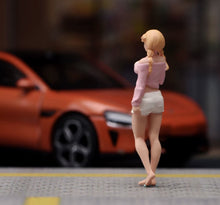 Load image into Gallery viewer, 1:24 Painted Figure Model Miniature Resin Diorama Sand Pretty Blond Girl