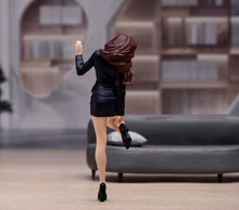 Load image into Gallery viewer, 1:24 Painted Figure Model Miniature Resin Diorama Black Suit Office Lady Woman
