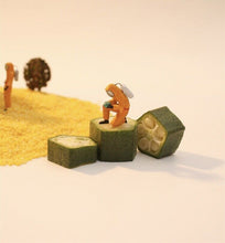 Load image into Gallery viewer, 1:64 Painted Figure Model Miniature Resin Diorama Sand BC Protective Clothing