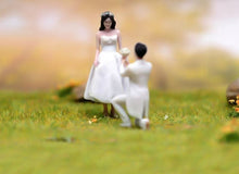 Load image into Gallery viewer, 1:64 Painted Figure Model Miniature Resin Diorama Sand Proposal Couple Wedding