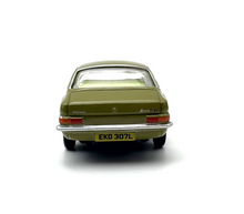 Load image into Gallery viewer, 1:76 1972 Green Morris Marina Sedan Sports Model Diecast Metal Car New Collection