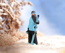 Load image into Gallery viewer, 1:64 Painted Figure Model Miniature Resin Diorama Sand Skii Snowboard Sports Toy Collection