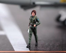 Load image into Gallery viewer, 1:64 Painted Figure Model Miniature Resin Diorama Sand Casual Man Woman Beauty