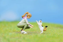 Load image into Gallery viewer, 1:64 Painted Figure Model Miniature Resin Diorama Sand Pet Walk Cat Kitten Toy