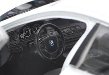 Load image into Gallery viewer, WELLY 1:24 535i Sedan Sports Model Diecast Metal Car Display