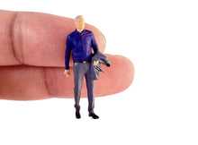 Load image into Gallery viewer, 1:64 Painted Figure Model Miniature Resin Diorama Sand Business Man Suit Luggage New