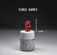 Load image into Gallery viewer, 1:64 Painted Figure Mini Model Miniature Resin Diorama Arcade Machine Boy Set