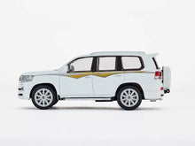 Load image into Gallery viewer, Masdi 1:64 2016 White Land Cruiser LC200 ORV GXR V6 Model Diecast Metal Car