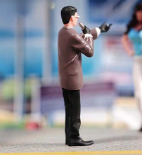 Load image into Gallery viewer, 1:64 Painted Figure Model Miniature Resin Diorama Sand Host Man Kol Anchor Toy Collection