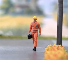 Load image into Gallery viewer, 1:64 Painted Figure Model Miniature Resin Sand Diorama Construction Workers Set