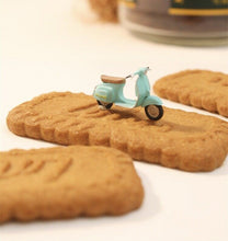 Load image into Gallery viewer, 1:64 Painted Figure Model Miniature Resin Diorama Toy Sand Motorbike Girl Boy