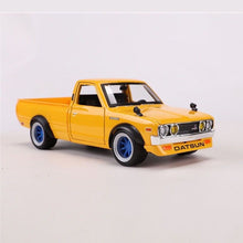 Load image into Gallery viewer, Maisto 1:24 1973 Datsun 620 Pickup Truck Sport Model Toy Diecast Metal Car BN