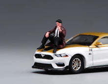 Load image into Gallery viewer, 1:24 Painted Figure Model Miniature Resin Diorama Sand Sitting Suit Man Cool