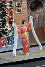 Load image into Gallery viewer, 1:64 Painted Figure Mini Model Miniature Resin Diorama Sand Japanese Kimono Girl