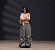 Load image into Gallery viewer, 1:24 Painted Figure Model Miniature Resin Diorama Cool Lady Short Hair Casual