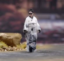 Load image into Gallery viewer, 1:64 Painted Figure Model Miniature Resin Sand Kimono Style Couple Man Woman