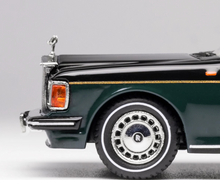 Load image into Gallery viewer, GFCC 1:64 Black Green 1994 Silver Spur III Luxury Model Diecast Metal Car