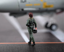 Load image into Gallery viewer, 1:24 Painted Figure Model Miniature Resin Diorama Sand Woman Pilot Captain
