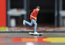 Load image into Gallery viewer, 1:64 Painted Figure Model Miniature Resin Diorama Sand Skater Skateboarding Toy New Collection