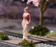 Load image into Gallery viewer, 1:24 Painted Figure Model Miniature Resin Diorama Sand Pink Top Lady Beauty
