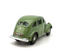 Load image into Gallery viewer, 1:76 Green Standard Flying Classic Vintage Sports Model Diecast Metal Car New Collection