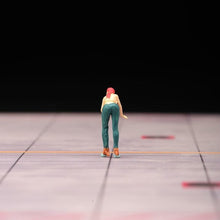 Load image into Gallery viewer, 1:64 Painted Figure Model Miniature Resin Diorama Sand Car Cleaning Sexy Girl New