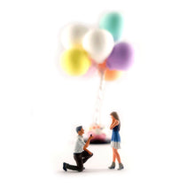 Load image into Gallery viewer, 1:64 Painted Figure Mini Model Miniature Resin Diorama Propose Couple Lovers