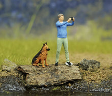 Load image into Gallery viewer, 1:64 Painted Figure Model Miniature Resin Diorama Backpaker Photographer Camera Collection
