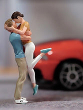Load image into Gallery viewer, 1:64 Painted Unpainted Figure Model Miniature Resin Diorama Sand Kissing Lovers New