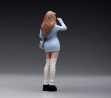 Load image into Gallery viewer, 1:24 Painted Figure Model Miniature Resin Diorama Pink Blue Dress Girl Pretty