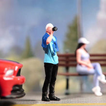 Load image into Gallery viewer, 1:64 Painted Figure Model Miniature Resin Diorama Sand Drinking Standing Man Boy