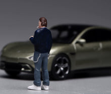 Load image into Gallery viewer, 1:64 Painted Figure Model Miniature Resin Sand Diorama Cool Man In Black Stand