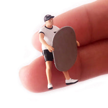Load image into Gallery viewer, 1:64 Painted Figure Mini Model Miniature Resin Diorama Street Shooting Model