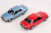 Load image into Gallery viewer, Bburago 1:24 190E 2.6 Sedan Classic Sports Model Toy Diecast Metal Car