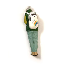 Load image into Gallery viewer, 1:64 Painted Figure Mini Model Miniature Resin Diorama Winter Man Feels Cold G