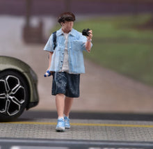 Load image into Gallery viewer, 1:64 Painted Figure Model Miniature Resin Diorama Toy Sand Walking Couple Lovers