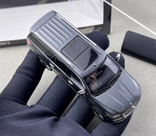 Load image into Gallery viewer, Shadow 1:64 Gray Navigator L Full Sized SUV Model Diecast Metal Car New Collection