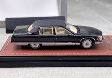 Load image into Gallery viewer, GOC 1:64 Black Fleetwood American Classic Model Diecast Metal Car New Collecction