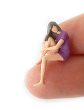 Load image into Gallery viewer, 1:64 Painted Figure Mini Model Miniature Resin Diorama Stargazing Camping Family