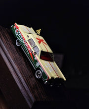 Load image into Gallery viewer, Sunstar 1:64 Christmas 1979 Lincoln Continental Town Model Diecast Metal Car
