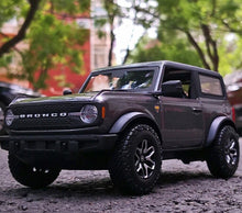 Load image into Gallery viewer, Maisto 1:24 2021 Grey FORD Bronco Badlands SUV Sports Model Diecast Metal Car BN