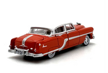 Load image into Gallery viewer, 1:87 Red 1954 Pontiac Sedan Vintage Classic Model Diecast Metal Car New Collection