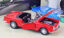 Load image into Gallery viewer, WELLY 1:24 1960 Romeo 2600 Spider Convertible Sports Model Diecast Metal Car