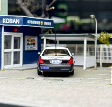 Load image into Gallery viewer, Rollin 1:64 Texas Highway Police CROWN VICTORIA CV Model Diecast Metal Car New Collection