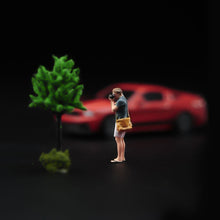 Load image into Gallery viewer, 1:24 Painted Figure Model Miniature Resin Diorama Sand Photographer Camera Man