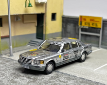 Load image into Gallery viewer, Master 1:64 Silver 560Sel W126 Sedan Classic Sport Model Diecast Metal Car