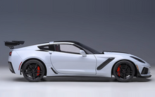 Load image into Gallery viewer, AUTOart 1:18 Gray CORVETTE C7 ZR1 Racing Sports Model Diecast Metal Car