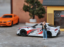 Load image into Gallery viewer, 1:64 Painted Figure Mini Model Miniature Resin Diorama Sand Taking Picture Girl New Scene