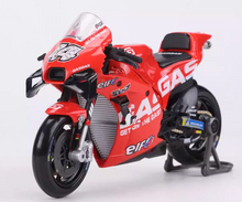 Load image into Gallery viewer, Maisto 1:18 2023 GP GASGAS Tech3 Sports Model Diecast Metal Motorcycle Bike